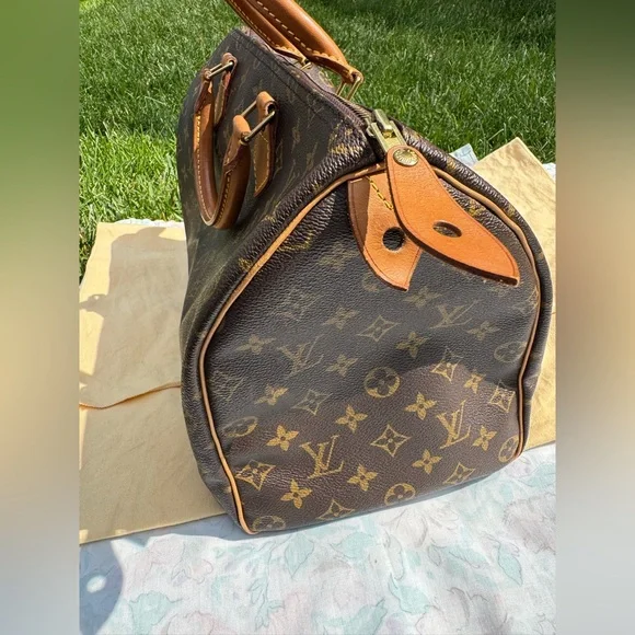 Authentic Louis Vuitton Speedy 35 Monogram - Picture 5 of 16